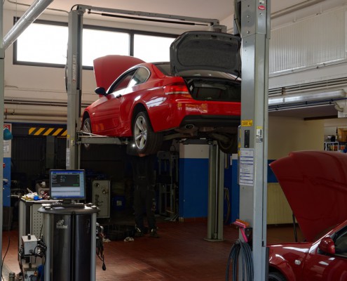 Blick in die KFZ Werkstatt bei Steinbock & Sohn