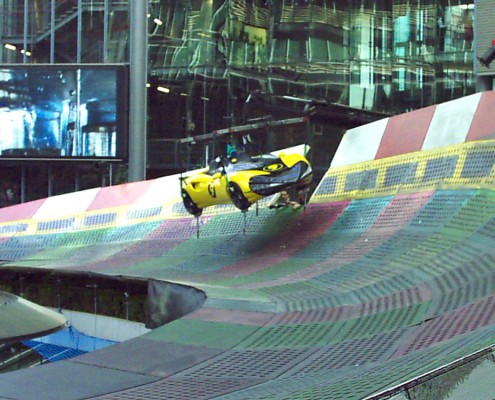 Transport Rennwagen ins Filmhaus im Sony Center