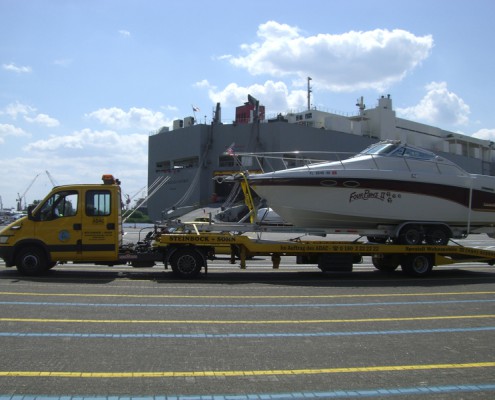 Transport Boot nach Berlin